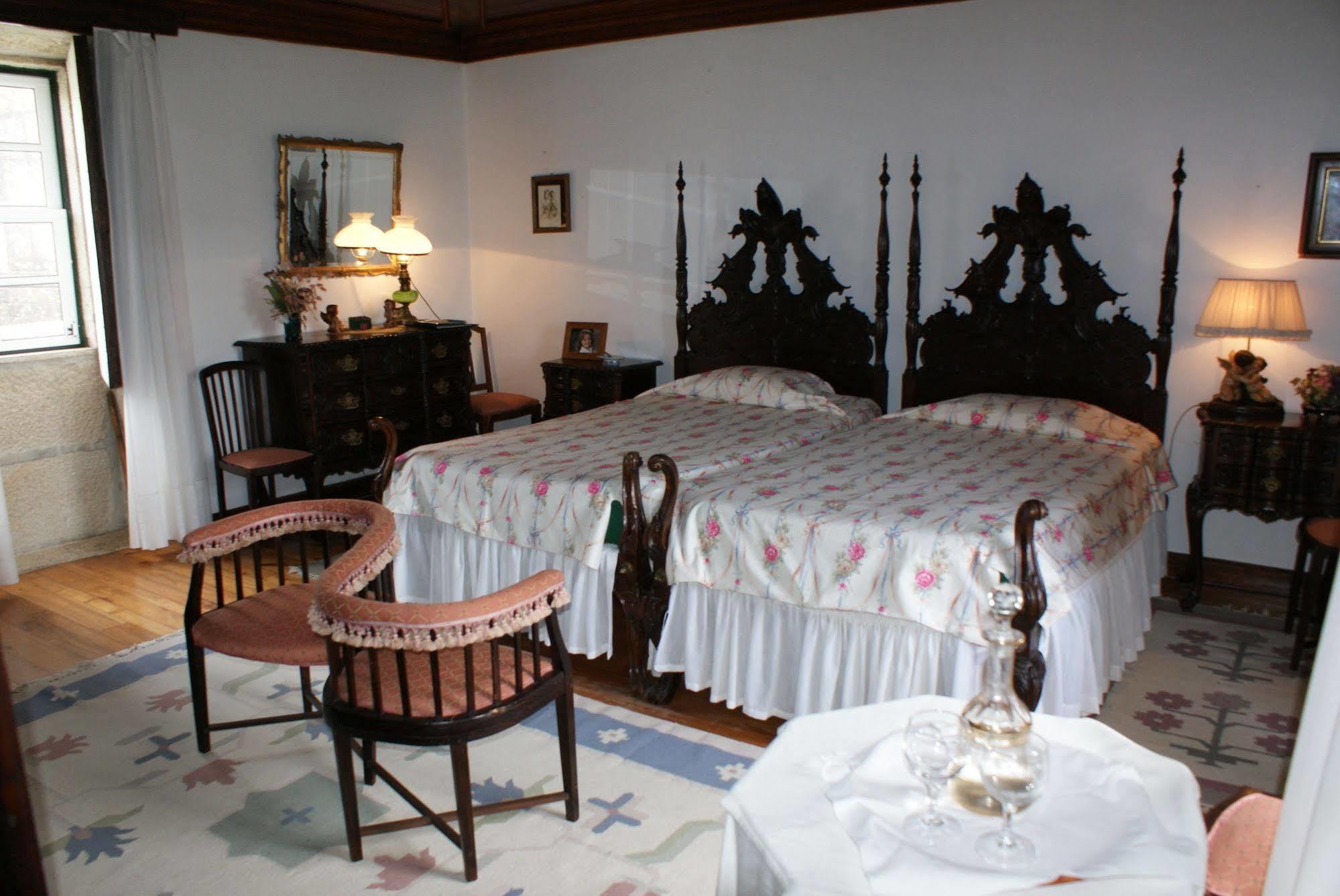 לינה וארוחת בוקר ברסלוס Casa Dos Assentos De Quintiaes מראה חיצוני תמונה