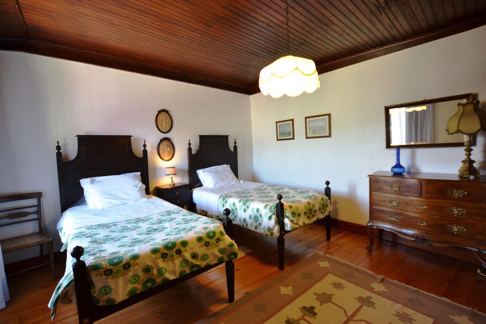 לינה וארוחת בוקר ברסלוס Casa Dos Assentos De Quintiaes מראה חיצוני תמונה