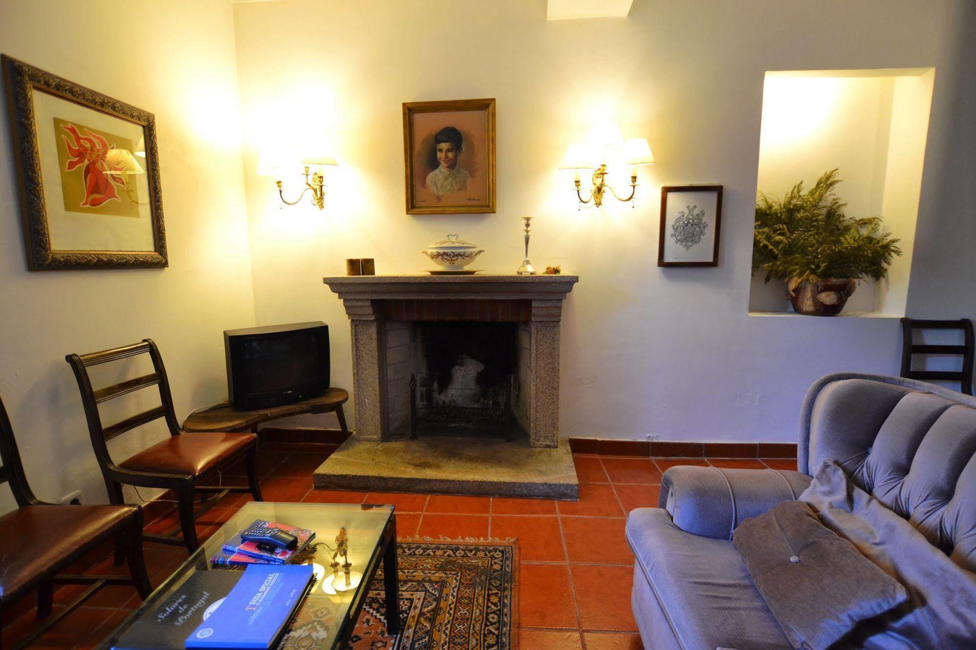 לינה וארוחת בוקר ברסלוס Casa Dos Assentos De Quintiaes מראה חיצוני תמונה
