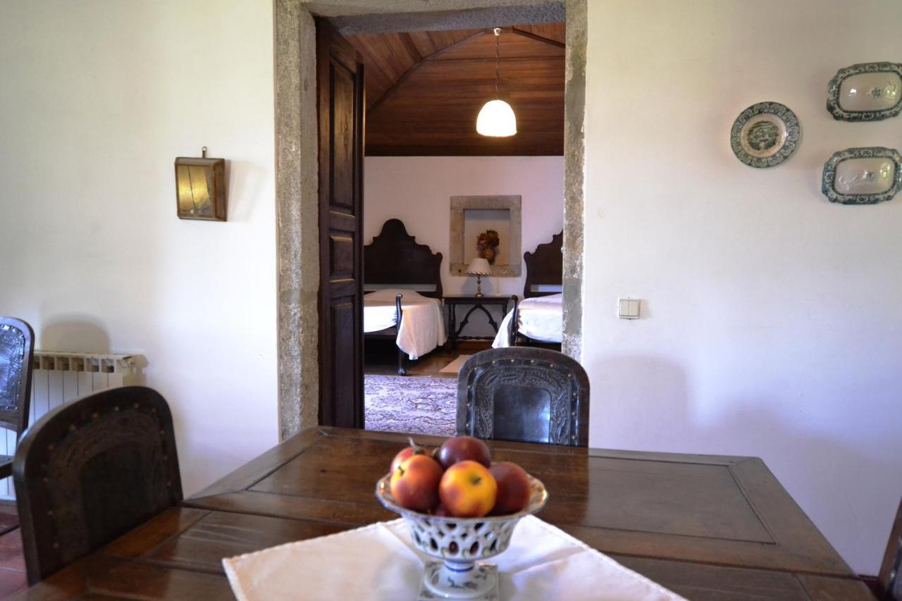 לינה וארוחת בוקר ברסלוס Casa Dos Assentos De Quintiaes מראה חיצוני תמונה